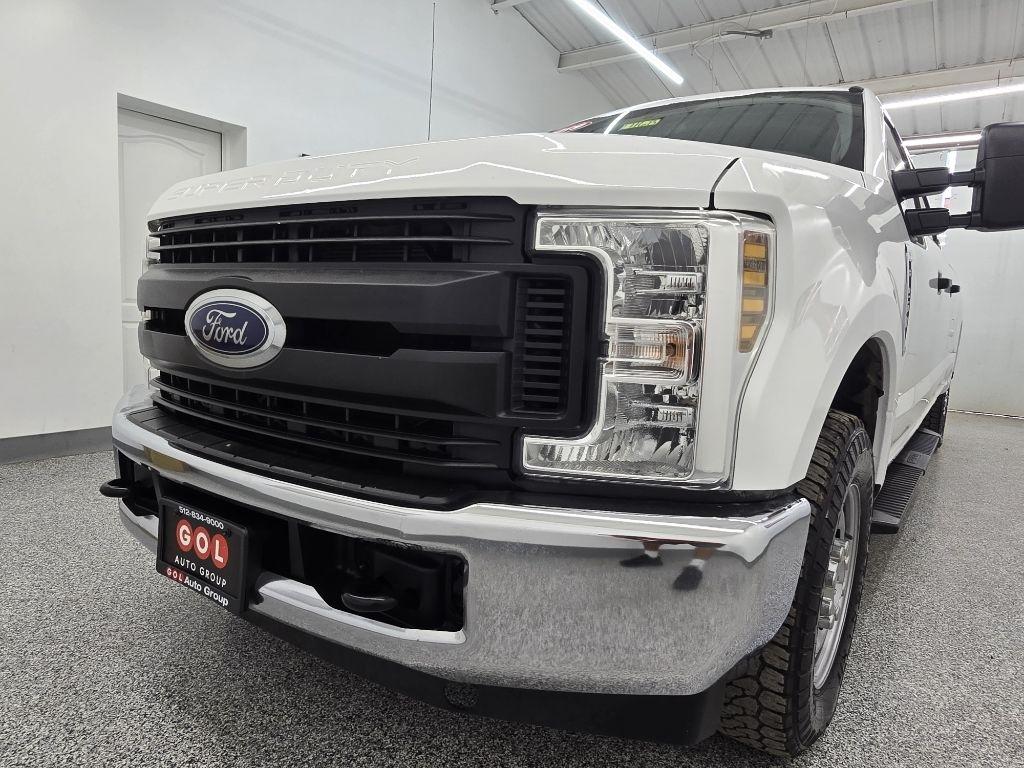 Ford F-250 SD Lariat Crew Cab 2WD 2019