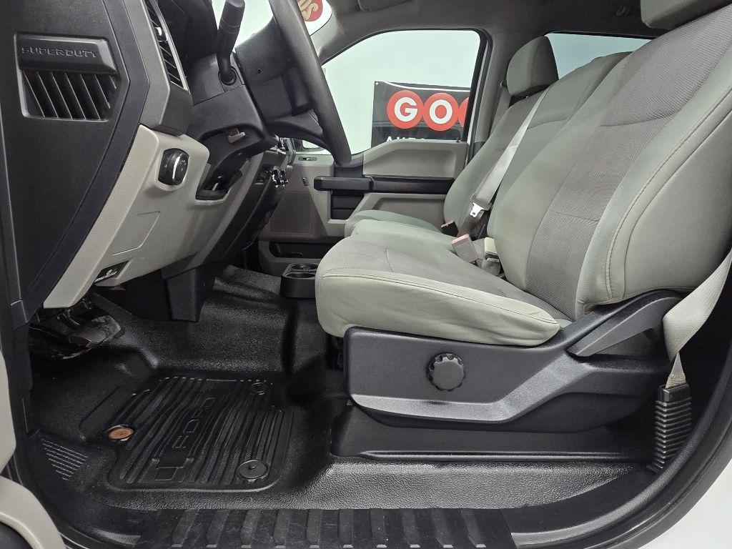 Ford F-250 SD Lariat Crew Cab 2WD 2019