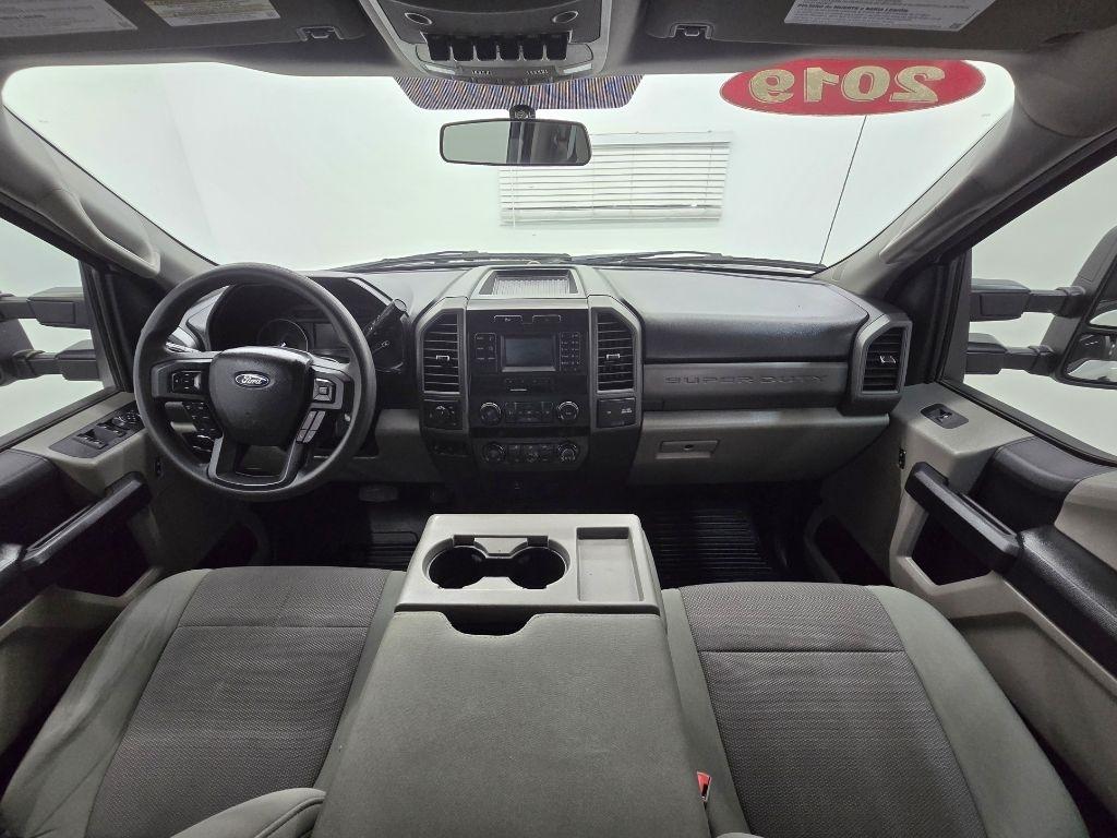 Ford F-250 SD Lariat Crew Cab 2WD 2019