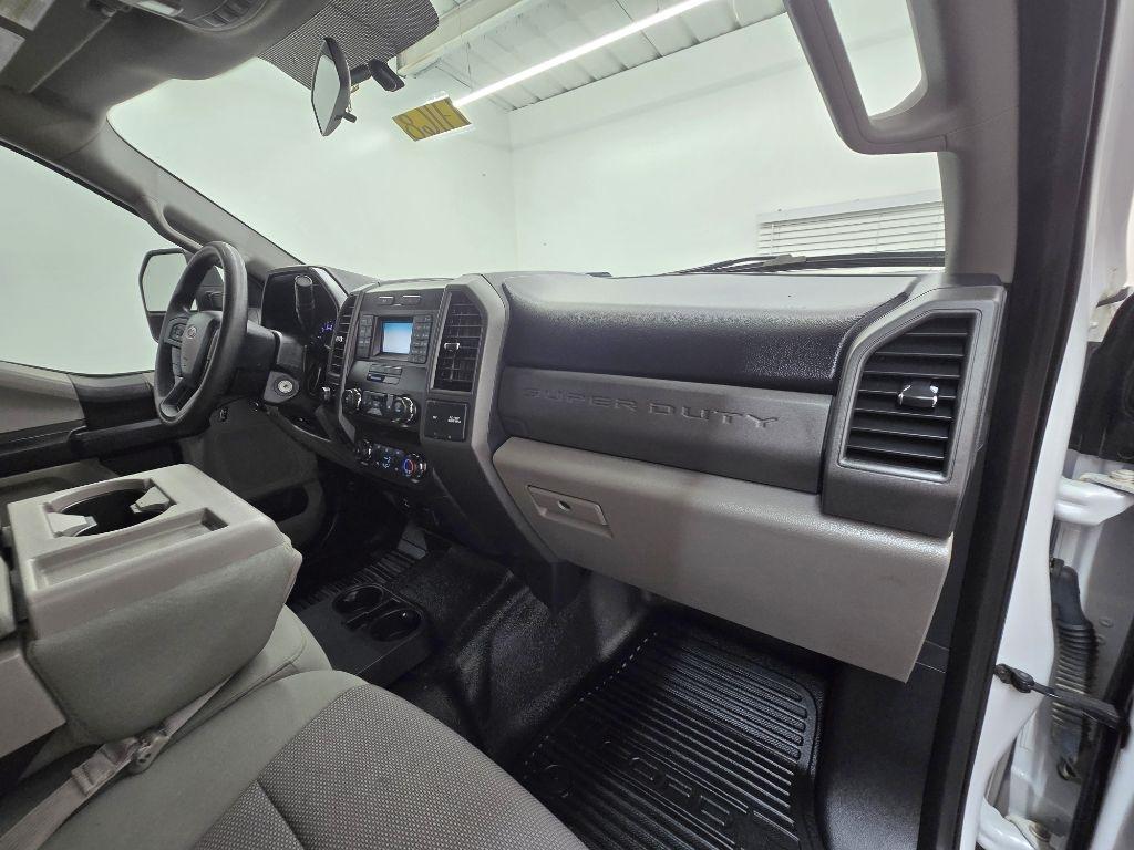 Ford F-250 SD Lariat Crew Cab 2WD 2019