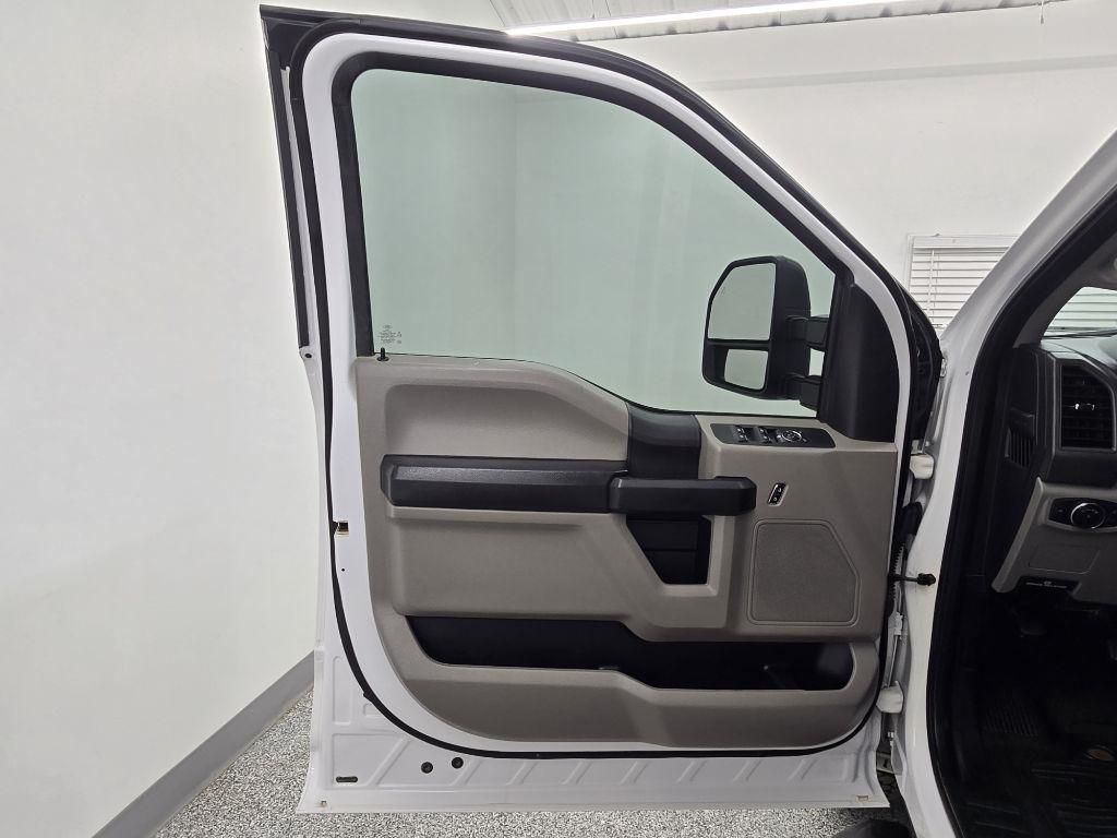 Ford F-250 SD Lariat Crew Cab 2WD 2019