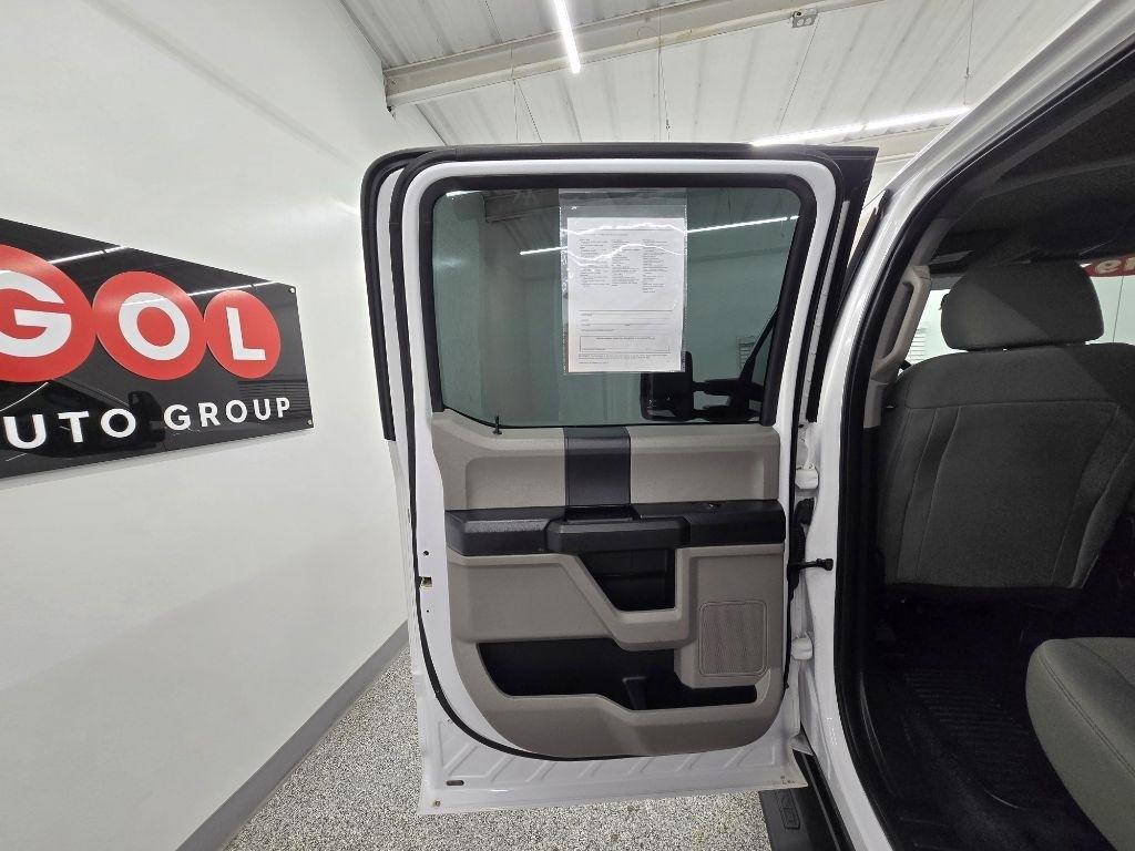 Ford F-250 SD Lariat Crew Cab 2WD 2019