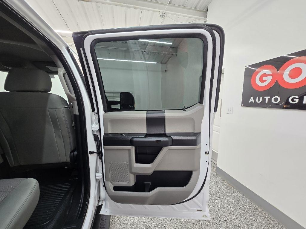 Ford F-250 SD Lariat Crew Cab 2WD 2019