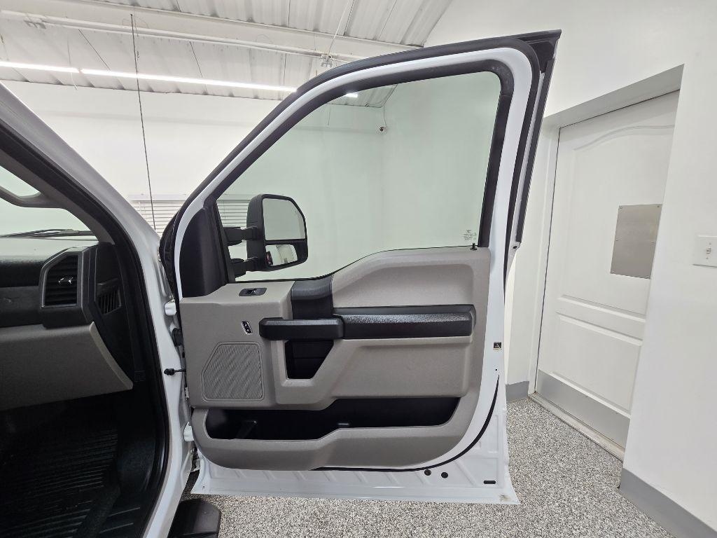 Ford F-250 SD Lariat Crew Cab 2WD 2019