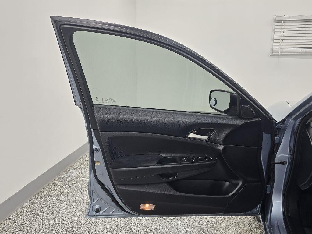 Honda Accord LX-P Sedan AT 2012