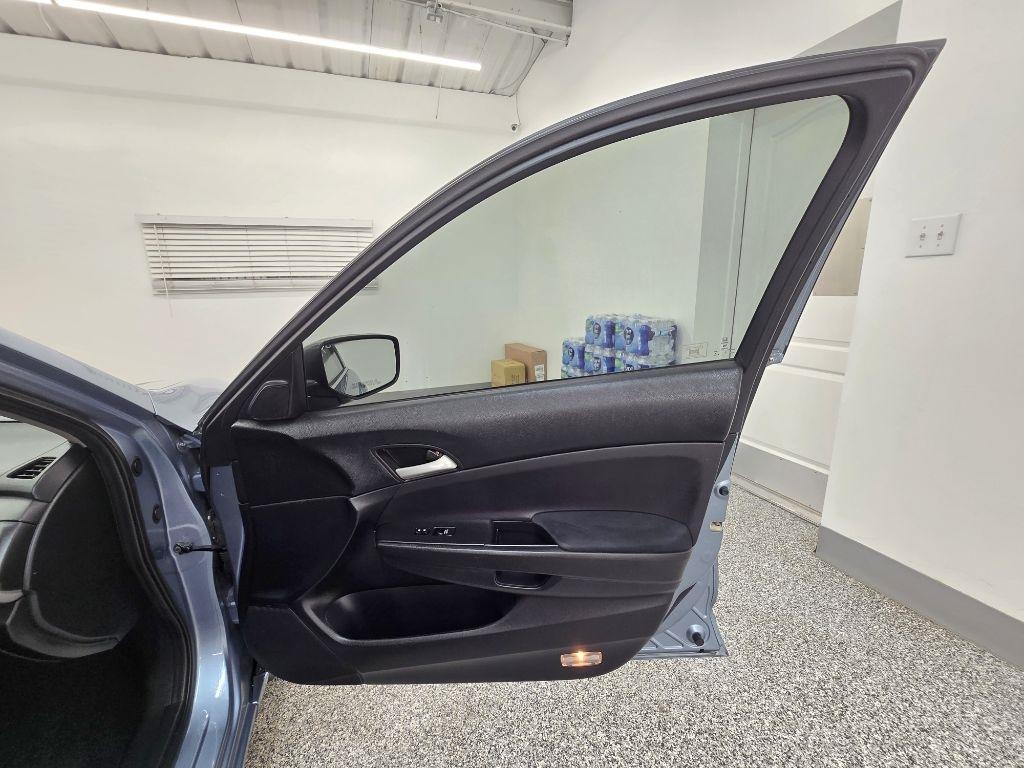 Honda Accord LX-P Sedan AT 2012