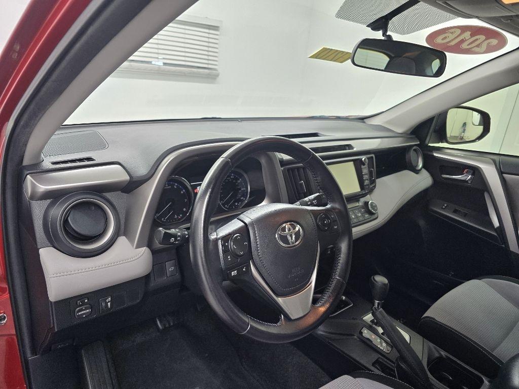 Toyota RAV4 XLE FWD 2016