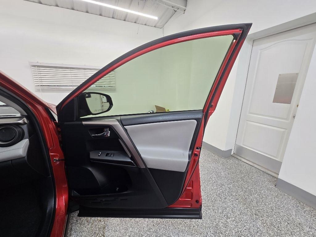 Toyota RAV4 XLE FWD 2016