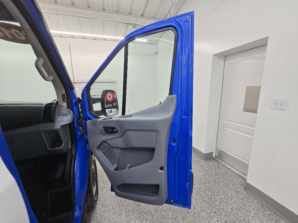 Ford Transit 250 Van Med. Roof w/Sliding Pass. 148-in. WB 2018
