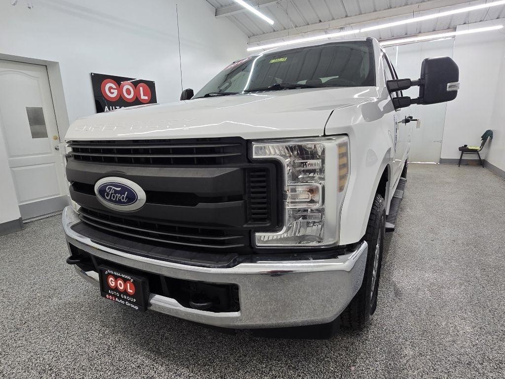 Ford F-250 SD Lariat Crew Cab 2WD 2019