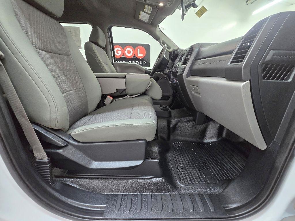Ford F-250 SD Lariat Crew Cab 2WD 2019