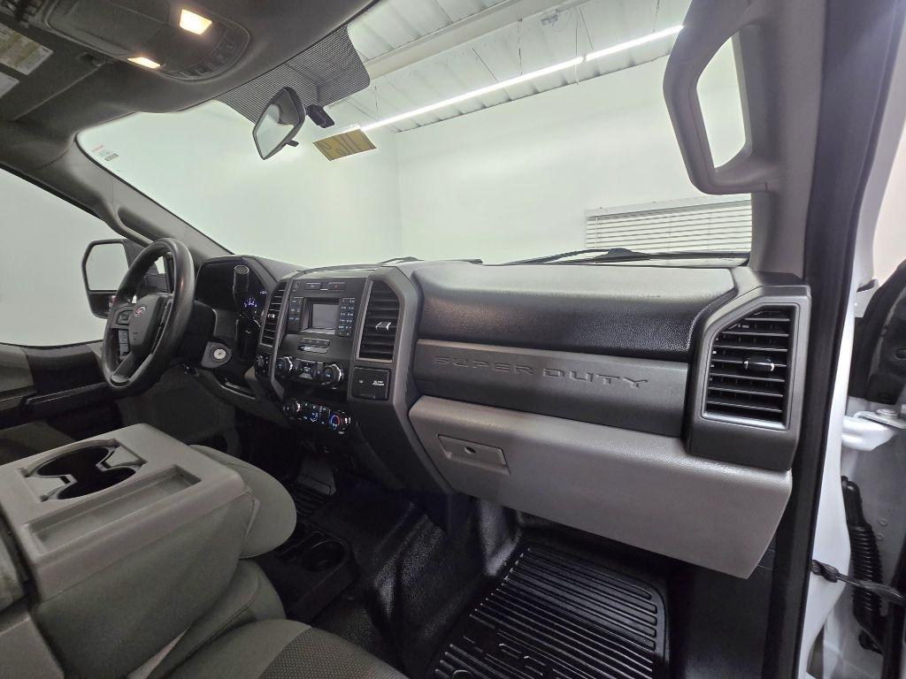 Ford F-250 SD Lariat Crew Cab 2WD 2019