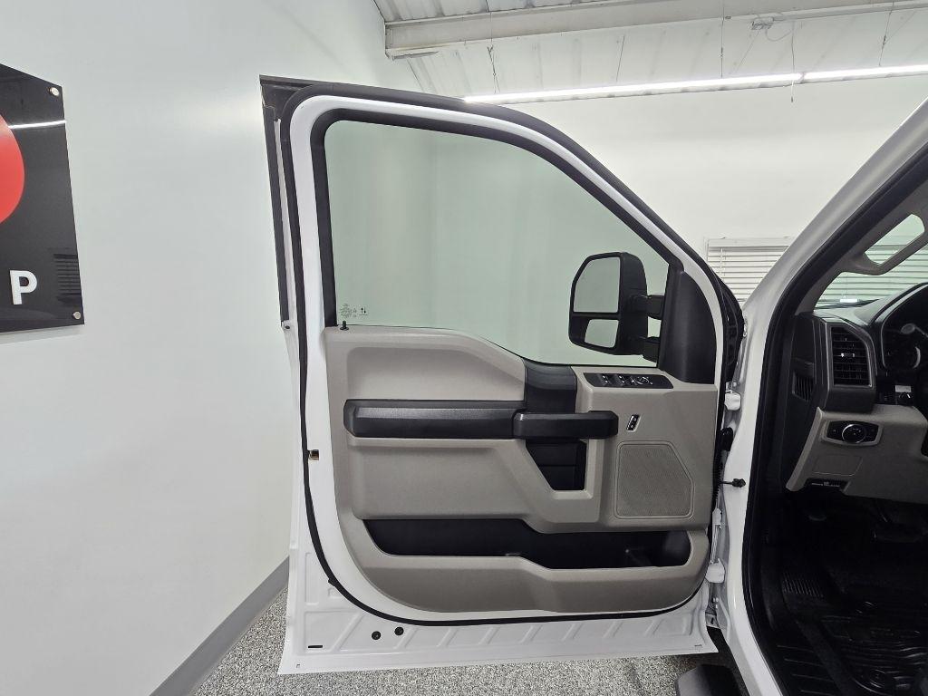 Ford F-250 SD Lariat Crew Cab 2WD 2019