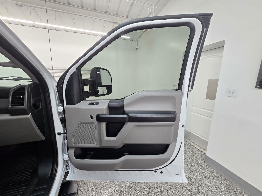 Ford F-250 SD Lariat Crew Cab 2WD 2019