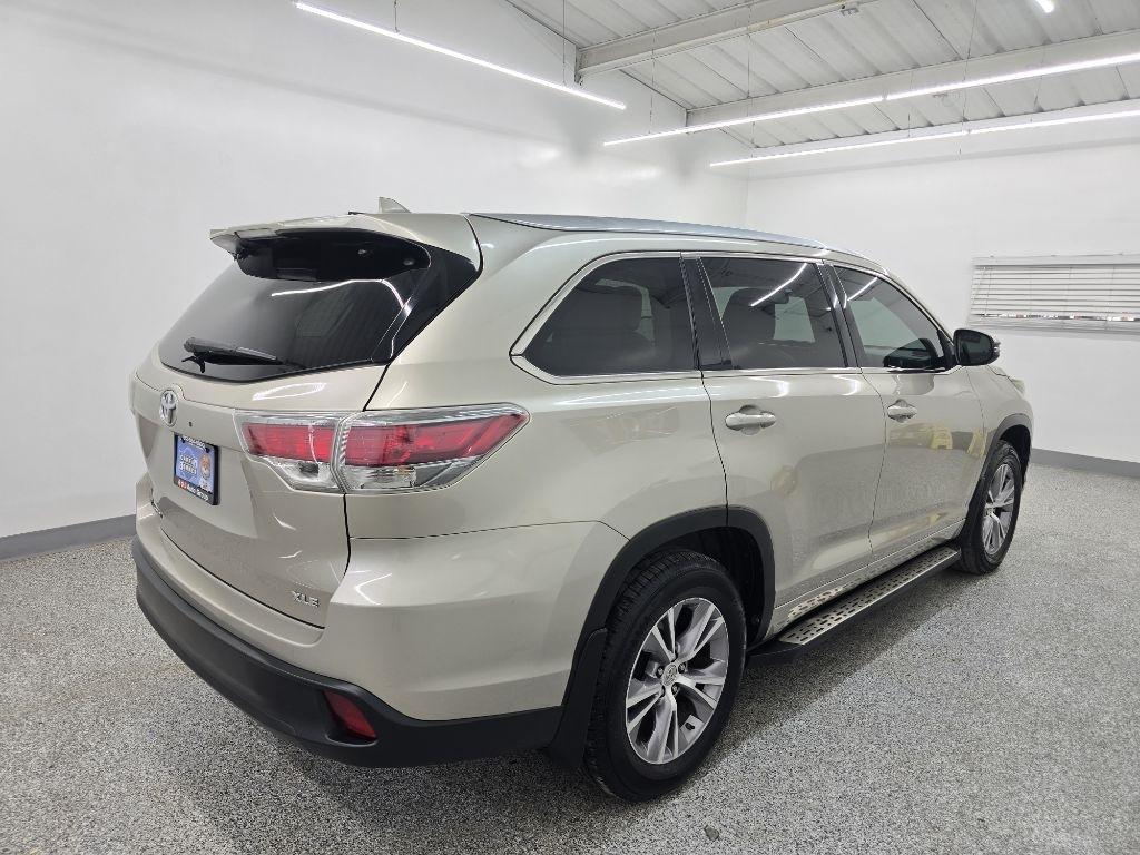 Toyota Highlander XLE FWD V6 2015