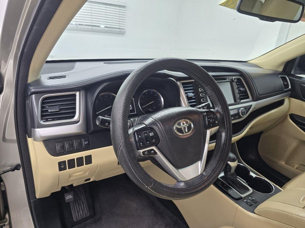 Toyota Highlander XLE FWD V6 2015