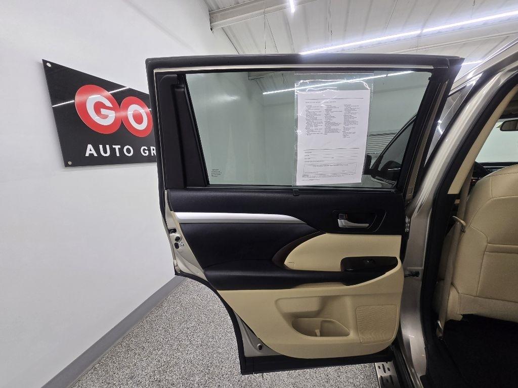 Toyota Highlander XLE FWD V6 2015