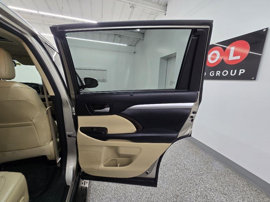 Toyota Highlander XLE FWD V6 2015