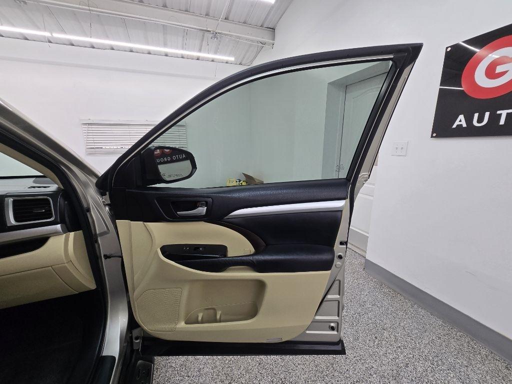 Toyota Highlander XLE FWD V6 2015