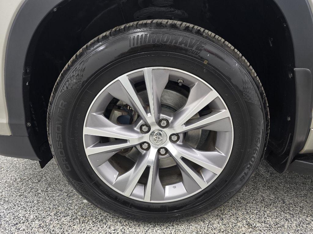 Toyota Highlander XLE FWD V6 2015