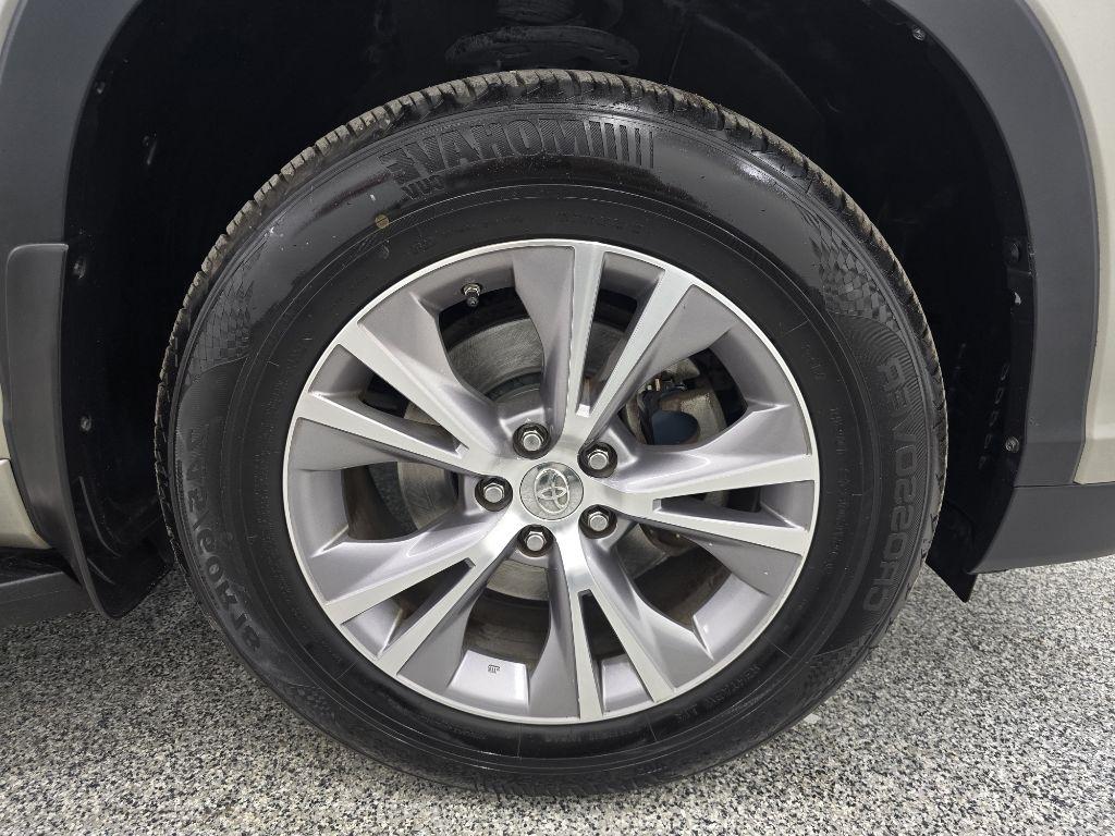 Toyota Highlander XLE FWD V6 2015