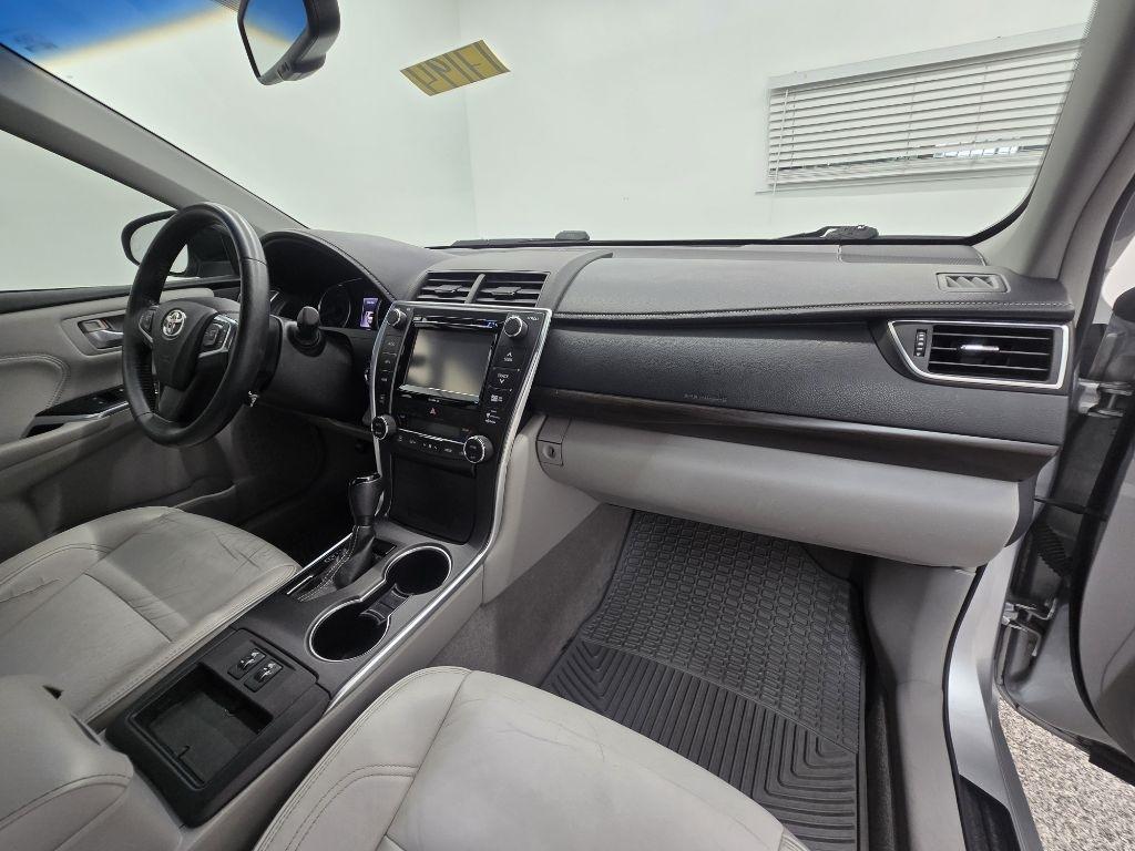 Toyota Camry XLE V6 2017