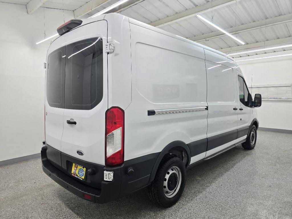 Ford Transit 250 Van Med. Roof w/Sliding Pass. 148-in. WB 2018
