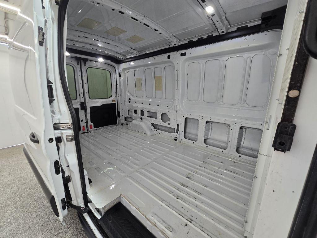 Ford Transit 250 Van Med. Roof w/Sliding Pass. 148-in. WB 2018