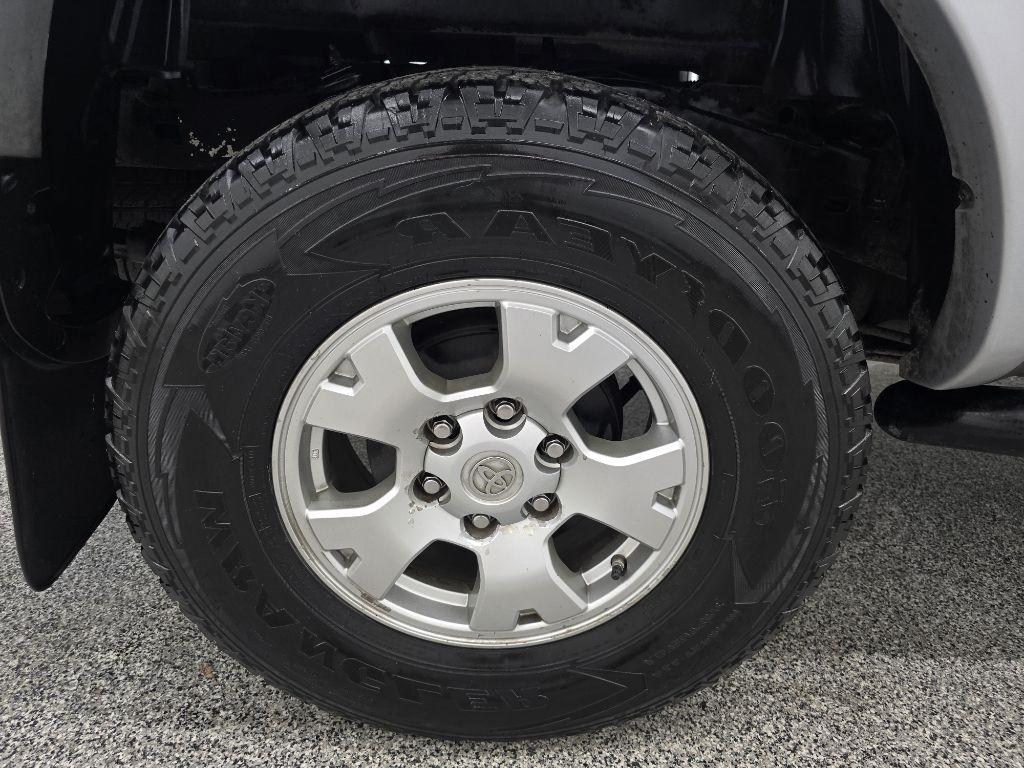 Toyota Tacoma PreRunner Double Cab V6 Auto 2WD 2012
