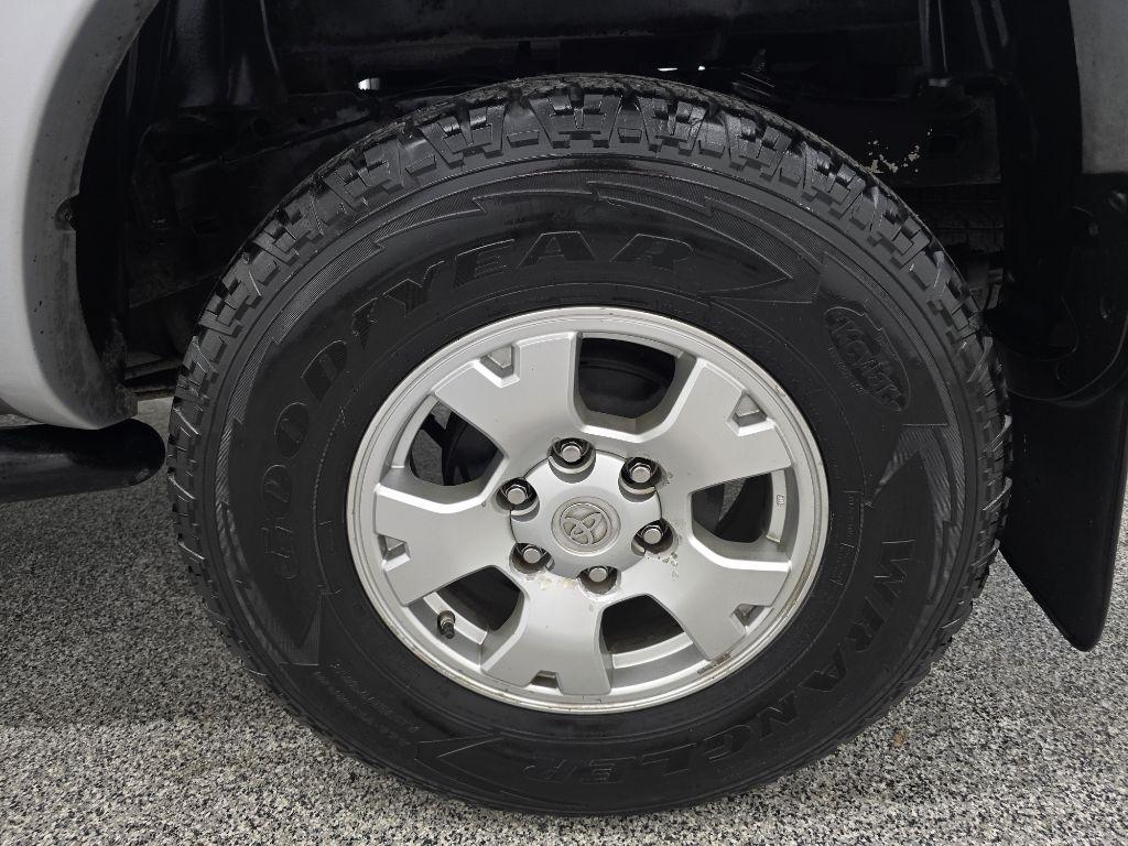 Toyota Tacoma PreRunner Double Cab V6 Auto 2WD 2012