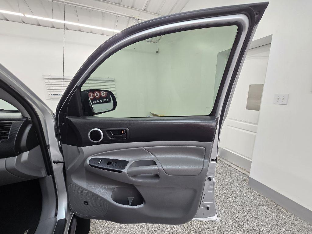 Toyota Tacoma PreRunner Double Cab V6 Auto 2WD 2012