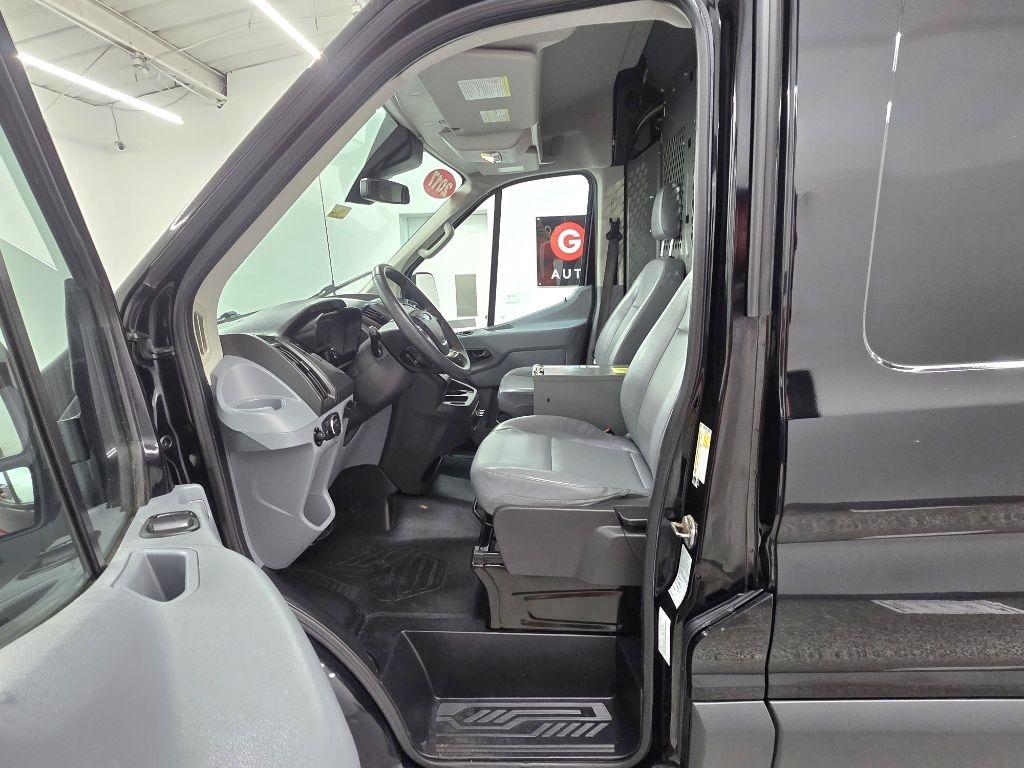 Ford Transit 250 Van Med. Roof w/Sliding Pass. 148-in. WB 2017