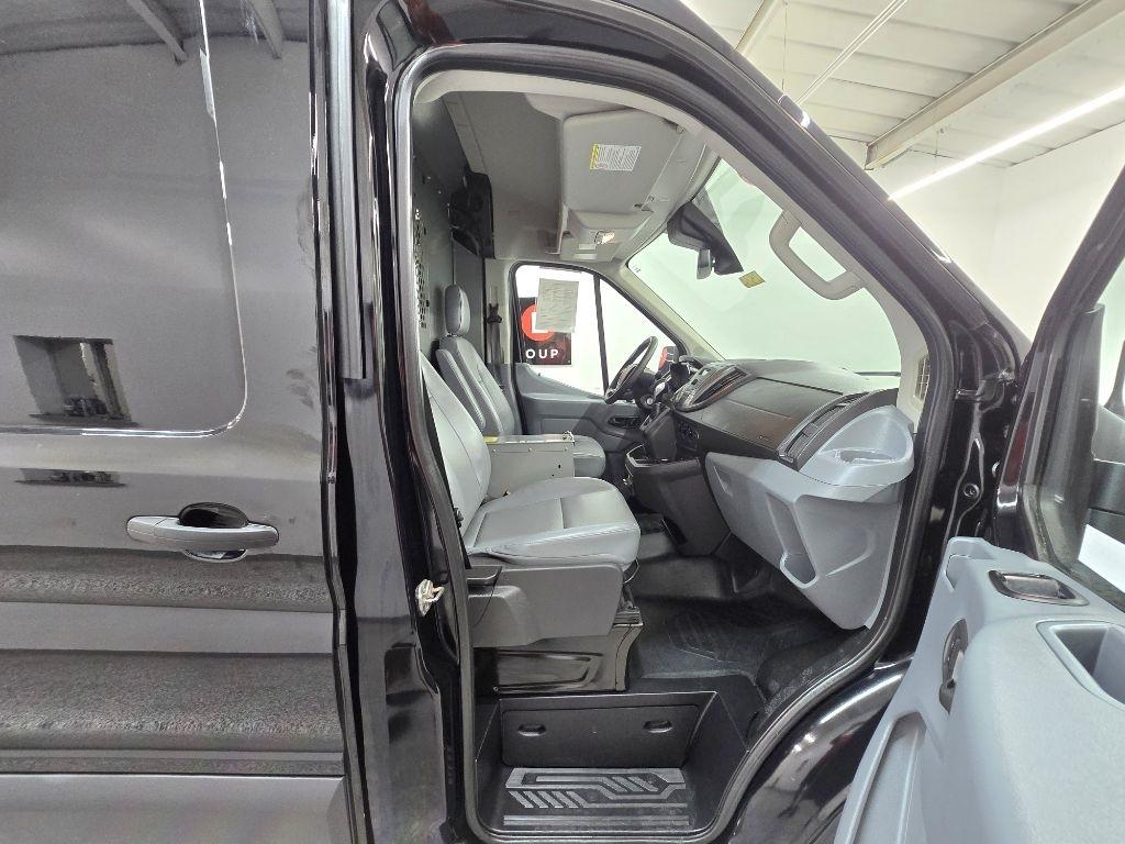 Ford Transit 250 Van Med. Roof w/Sliding Pass. 148-in. WB 2017