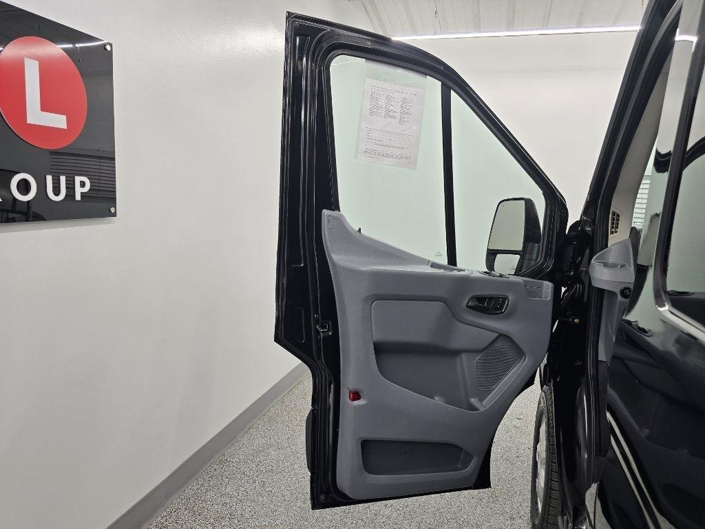 Ford Transit 250 Van Med. Roof w/Sliding Pass. 148-in. WB 2017