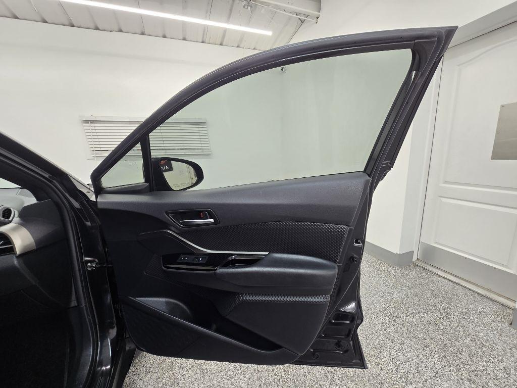 Toyota C-HR LE 2019