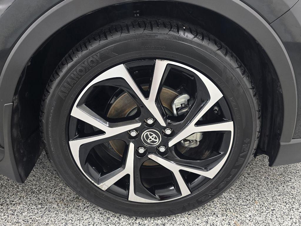Toyota C-HR LE 2019