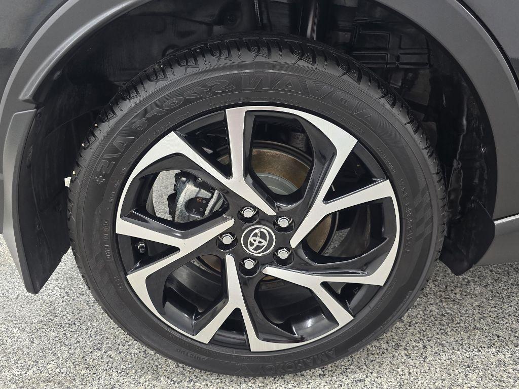 Toyota C-HR LE 2019