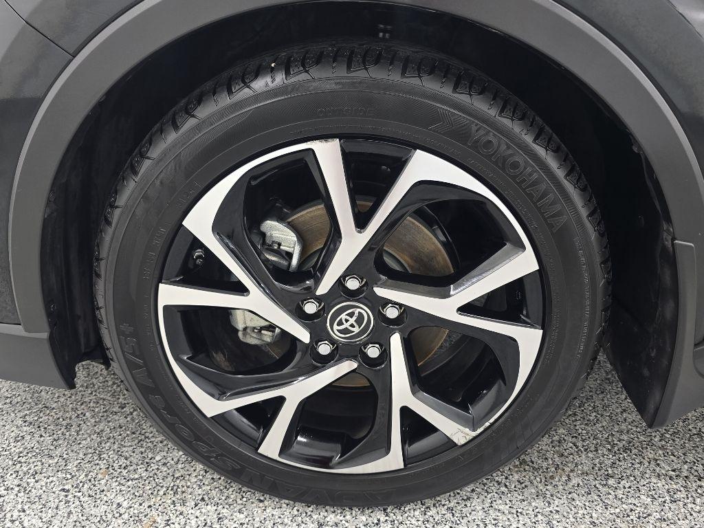Toyota C-HR LE 2019