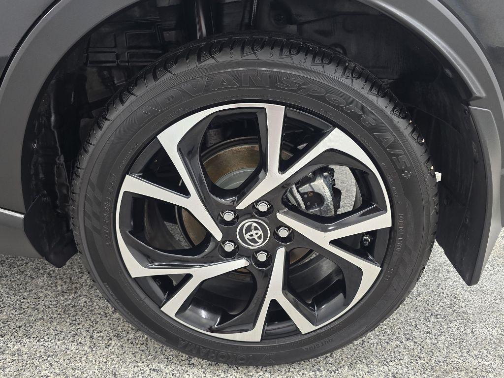 Toyota C-HR LE 2019