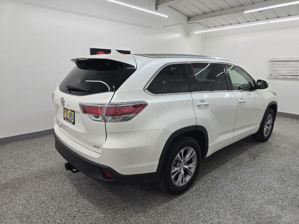 Toyota Highlander XLE FWD V6 2015