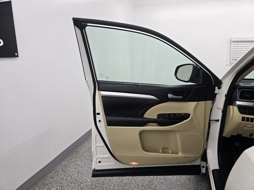 Toyota Highlander XLE FWD V6 2015