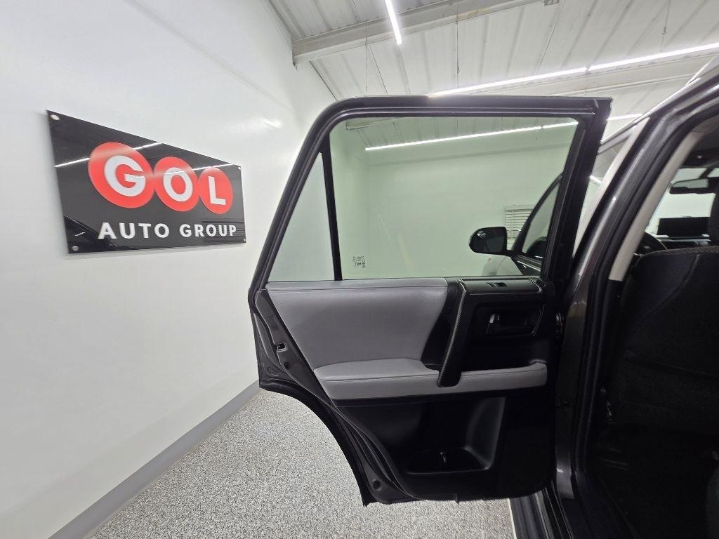 Toyota 4Runner SR5 2WD 2012