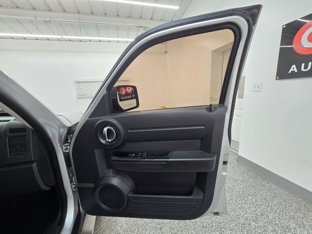Dodge Nitro Heat 2WD 2011