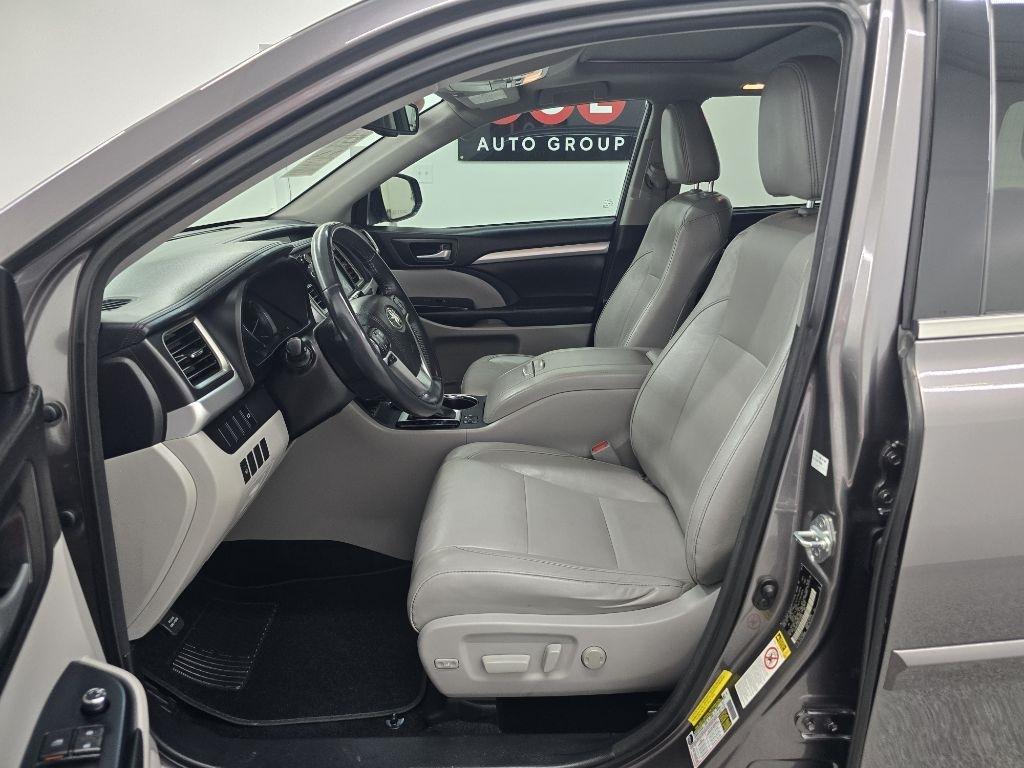 Toyota Highlander XLE FWD V6 2016