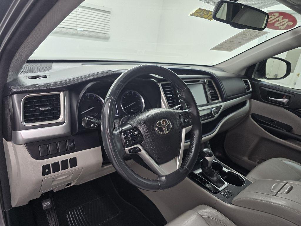 Toyota Highlander XLE FWD V6 2016