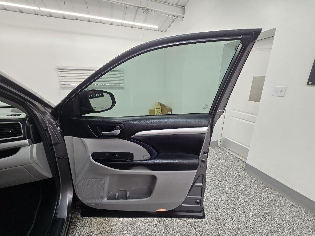 Toyota Highlander XLE FWD V6 2016