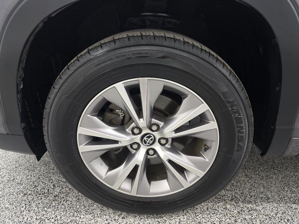 Toyota Highlander XLE FWD V6 2016