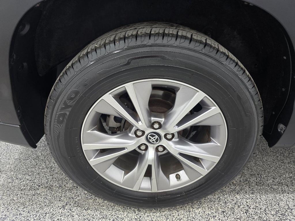 Toyota Highlander XLE FWD V6 2016