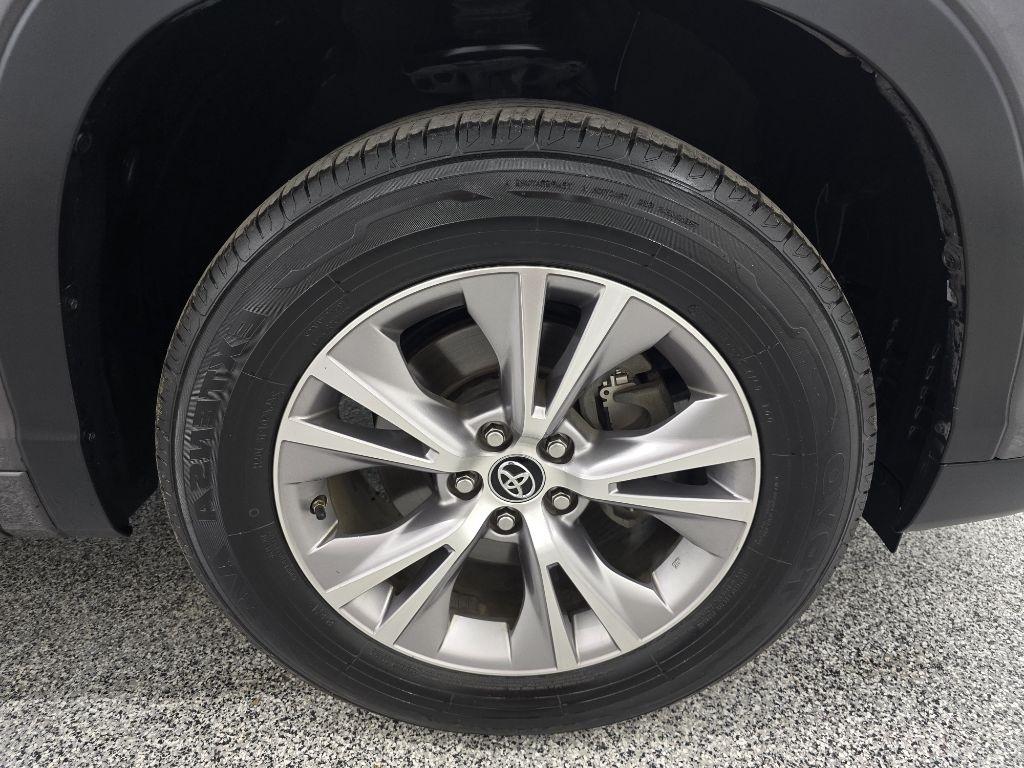 Toyota Highlander XLE FWD V6 2016