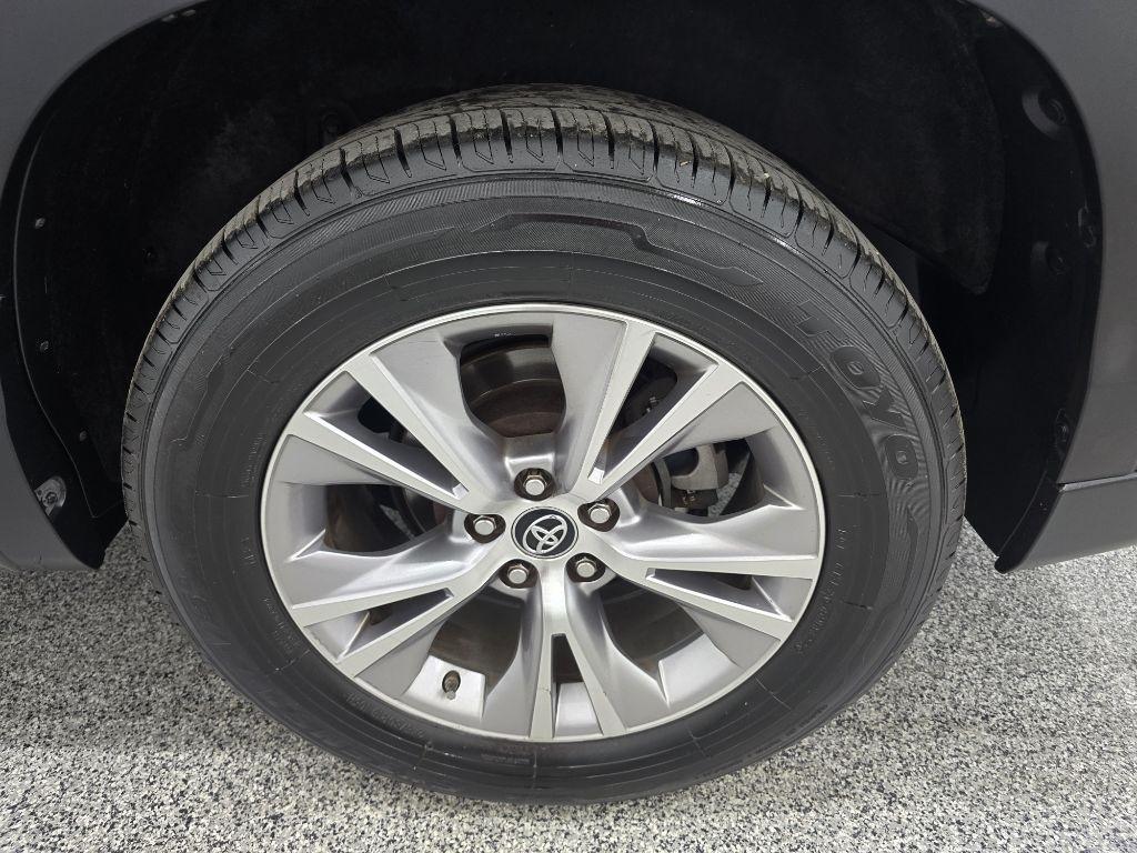 Toyota Highlander XLE FWD V6 2016